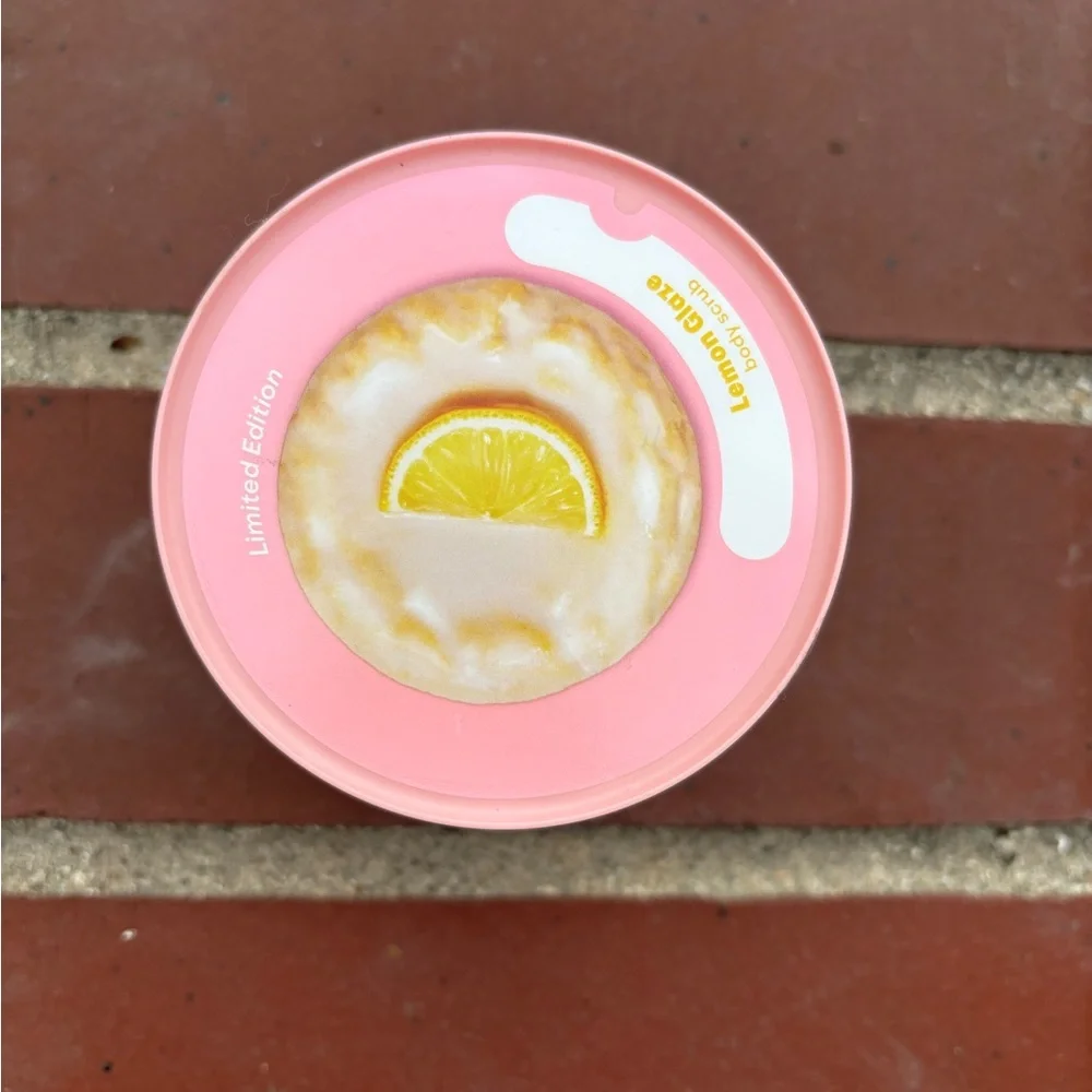 Dove x crumbl Lemon Glaze Body Scrub - Picture 2 of 3